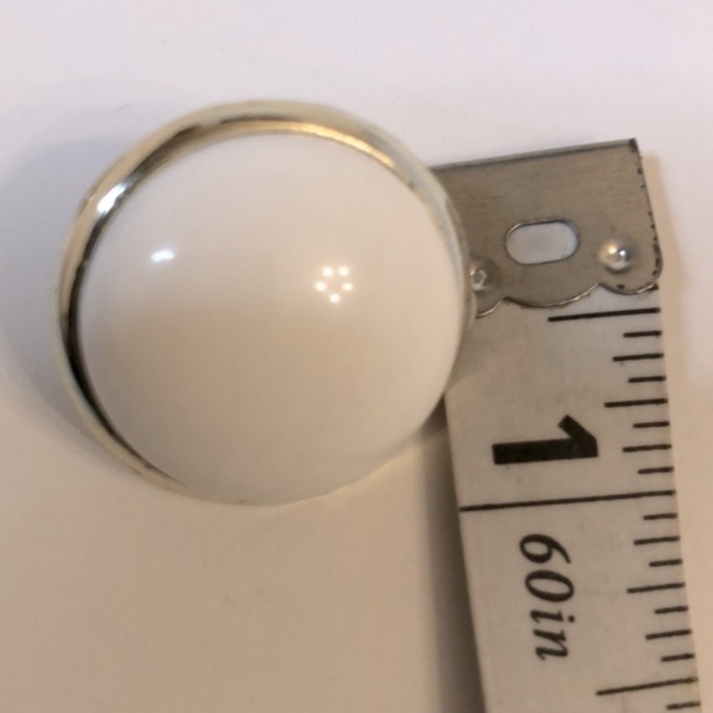 VINTAGE WHITE ROUND BUTTON CLIP-ON EARRINGS - Picture 9 of 10
